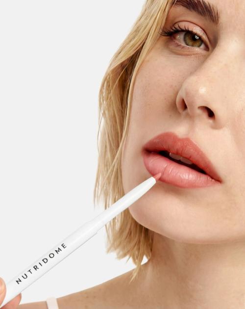 Lip liner close-up beauty photography with nude lip detail — GoPackshot studio