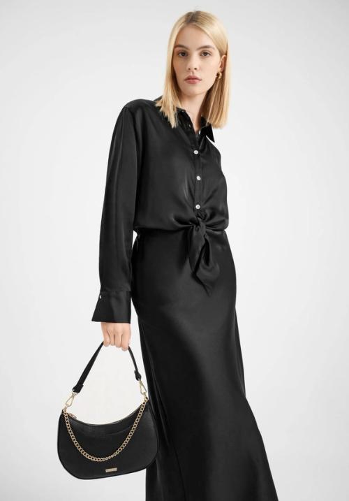 Hobo bag on-model fashion photography — ecommerce GoPackshot studio