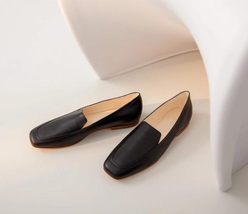 Loafer pair minimalist packshot on cream background — GoPackshot studio