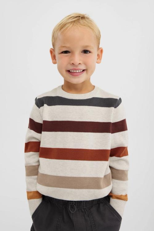 Kids sweater on-model photography in studio — childrenswear ecommerce GoPackshot