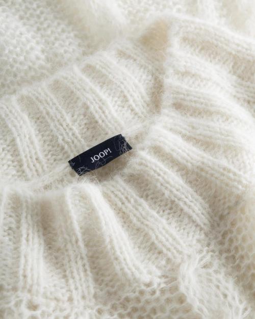 Sweater knit label detail close-up photography — womenswear ecommerce GoPackshot