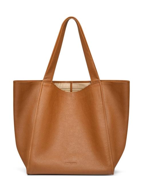 Tote bag front view packshot on white background — GoPackshot studio