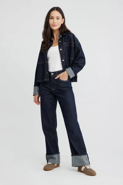 Jeans and denim jacket on-model photography — ecommerce GoPackshot