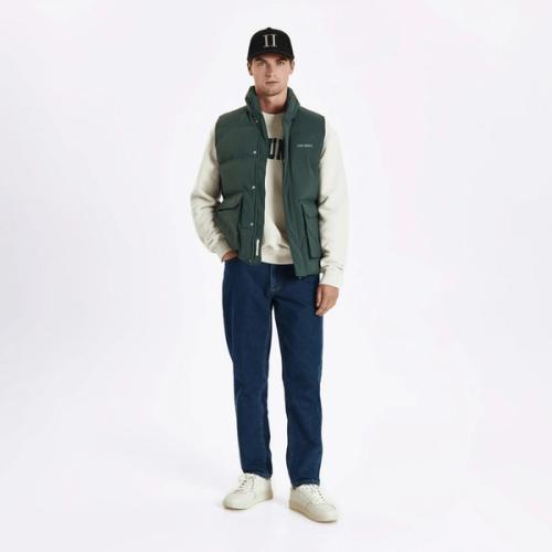 Jeans styled outfit on-model — menswear studio GoPackshot