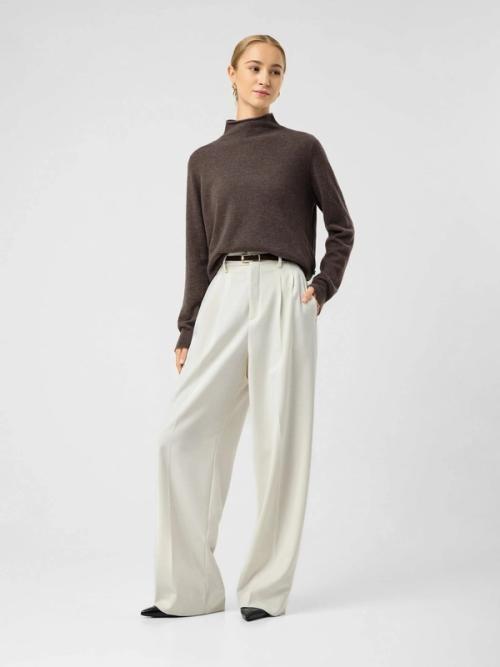 Cardigan packshot with balanced exposure for color accuracy — womenswear GoPackshot