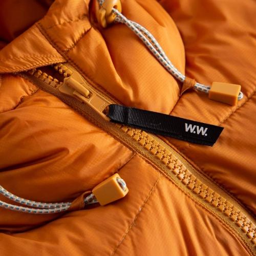 Jacket zipper pull detail close-up photography — womenswear ecommerce GoPackshot