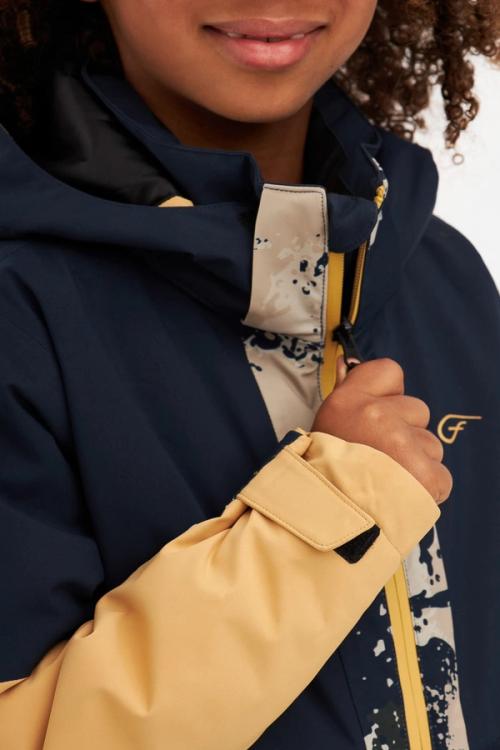 Jacket cuff detail close-up photography — womenswear ecommerce studio GoPackshot