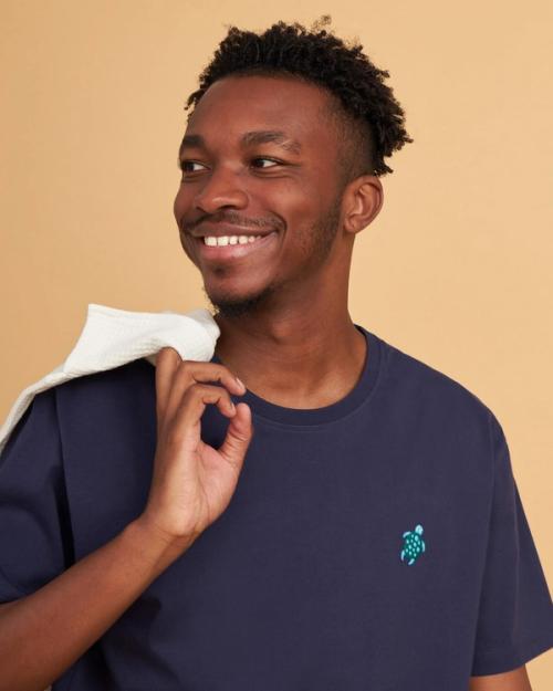 T-shirt on-model portrait photography — menswear ecommerce GoPackshot