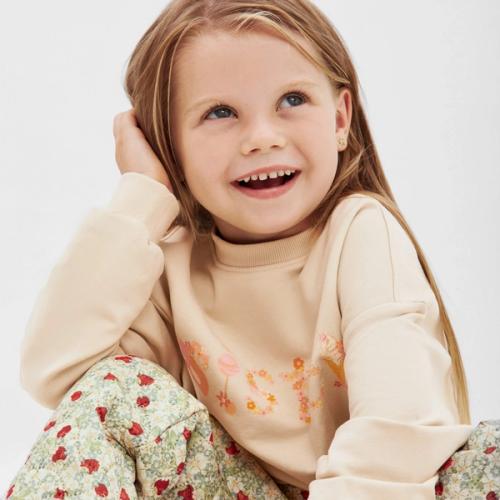 Kids sweatshirt on-model photography in studio — childrenswear ecommerce GoPackshot