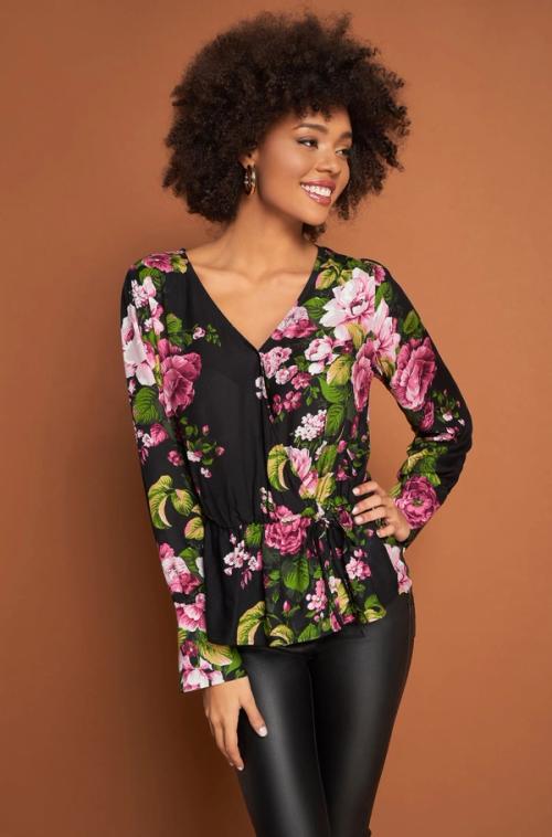 Blouse on-model photography in studio — womenswear ecommerce GoPackshot