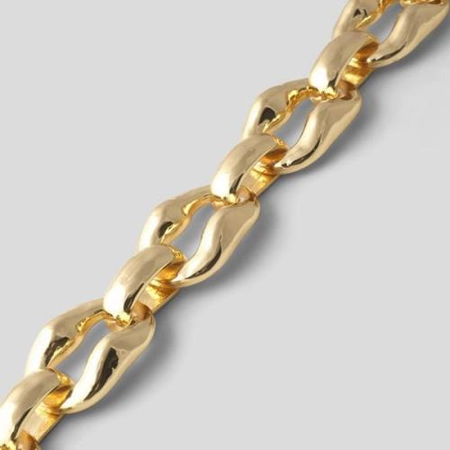 Bracelet macro showing wave-link chain pattern — jewellery photography GoPackshot
