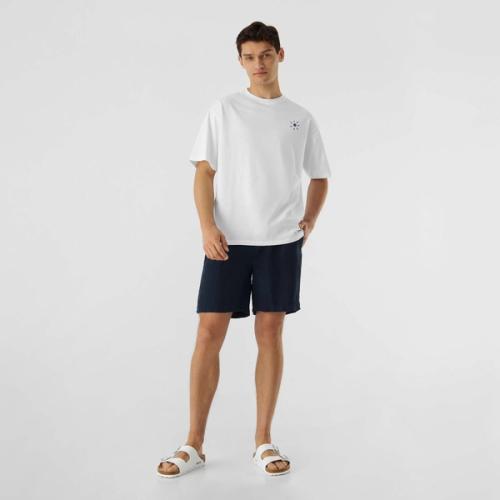 T-shirt on-model summer outfit photography — menswear ecommerce GoPackshot