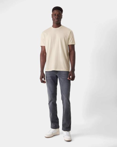 Jeans full body on-model — menswear ecommerce GoPackshot