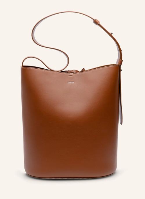 Bucket bag packshot with shoulder strap — ecommerce GoPackshot studio