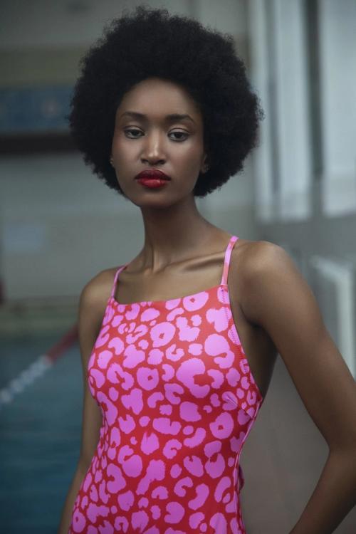 Swimsuit lifestyle portrait photography poolside — swimwear GoPackshot