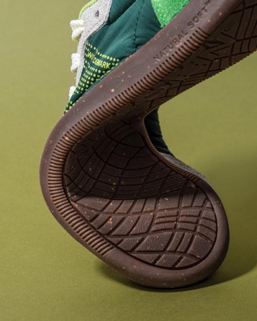 Sneaker sole tread extreme close-up on tonal background — GoPackshot studio