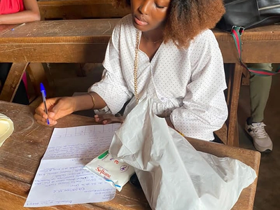 AU DELÀ DE LA BEAUTÉ ET DE L'ÉLOQUENCE :