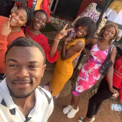 Au salon, avec le Mister