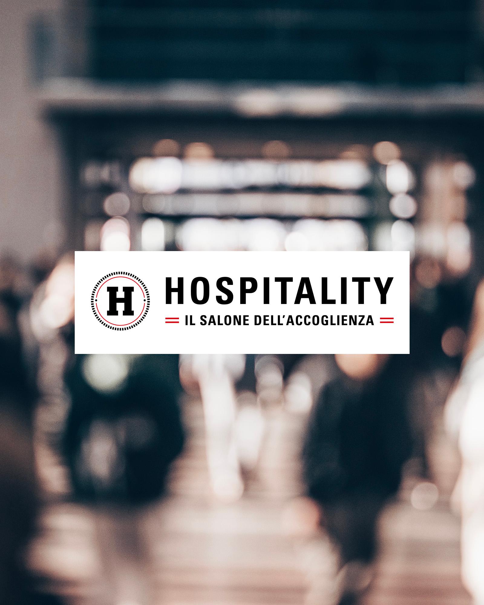 logo-hospitality-il-salone-dell'accoglienza-su-sfondo-sfocato-di-una-fiera