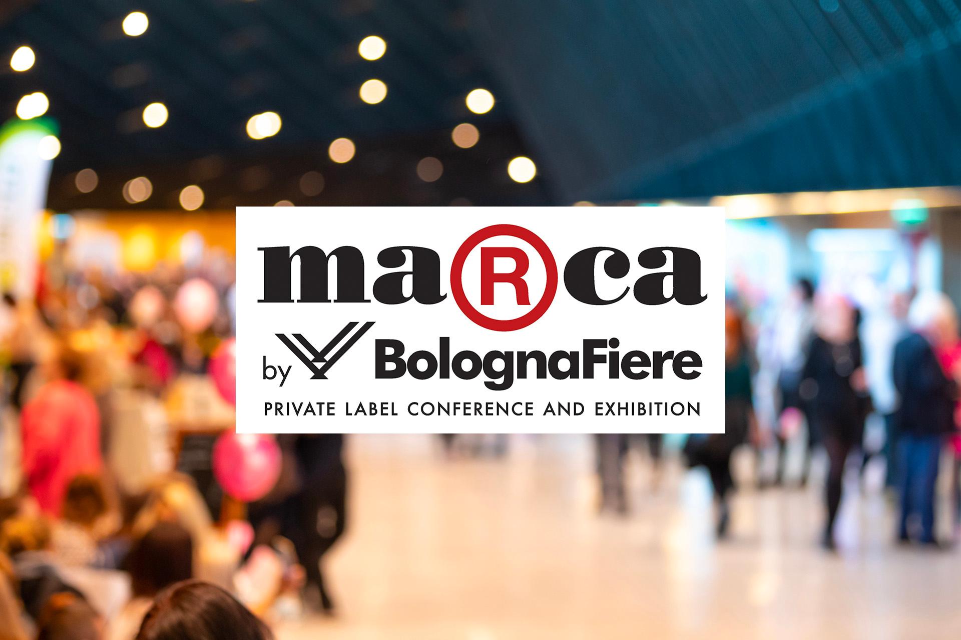 logo-di-marca-by-bolognafiere-con-sfondo-sfocato-dell-evento-con-luci-e-persone
