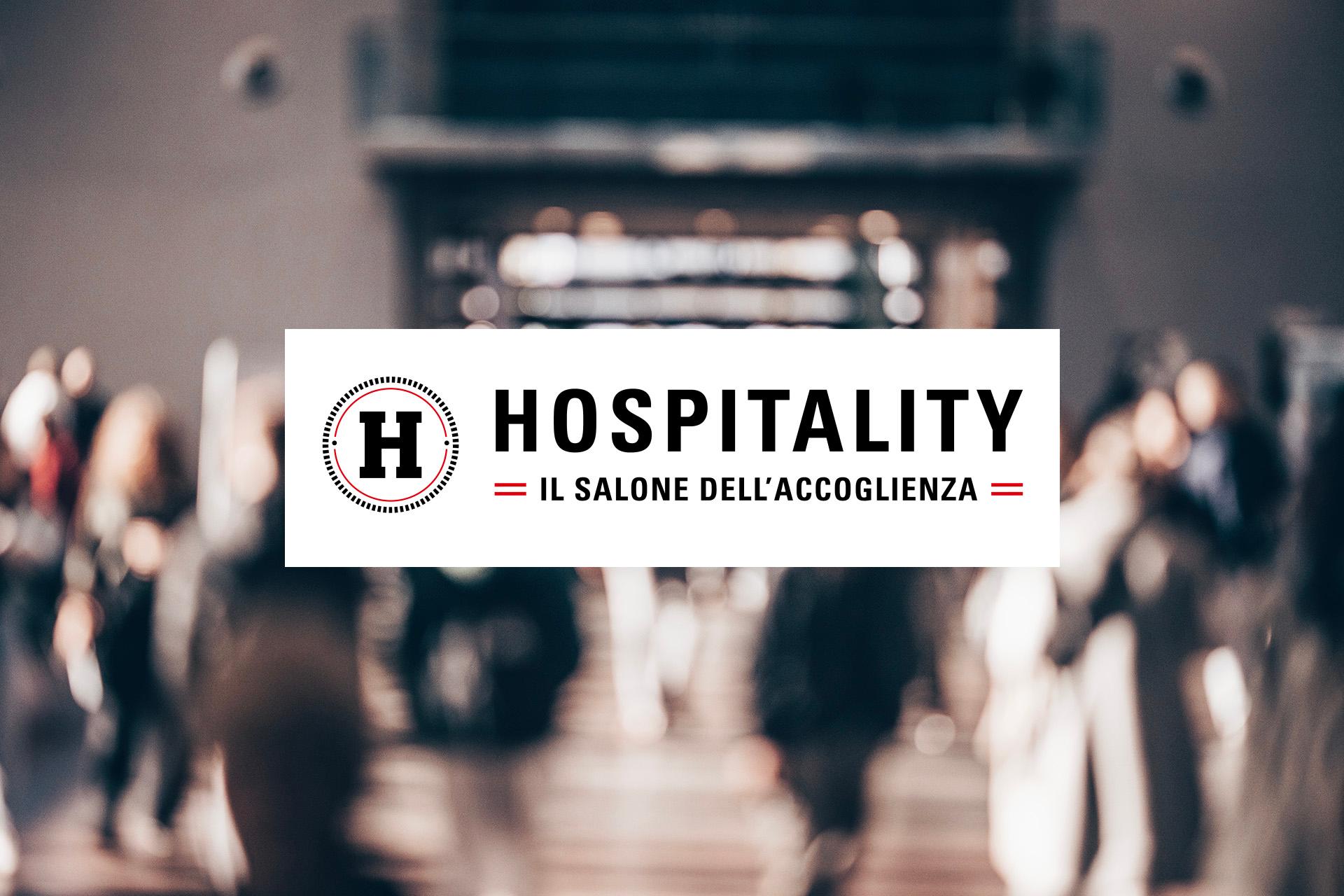 logo-hospitality-il-salone-dell'accoglienza-su-sfondo-sfocato-di-una-fiera