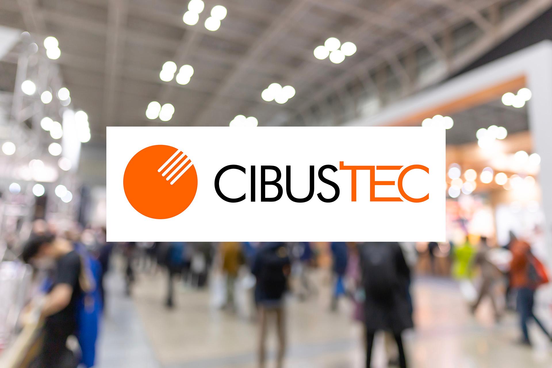 logo-cibustec-su-sfondo-sfocato-di-una-fiera