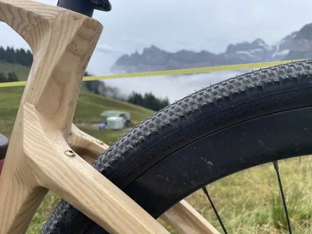 Dégagement pour pneus