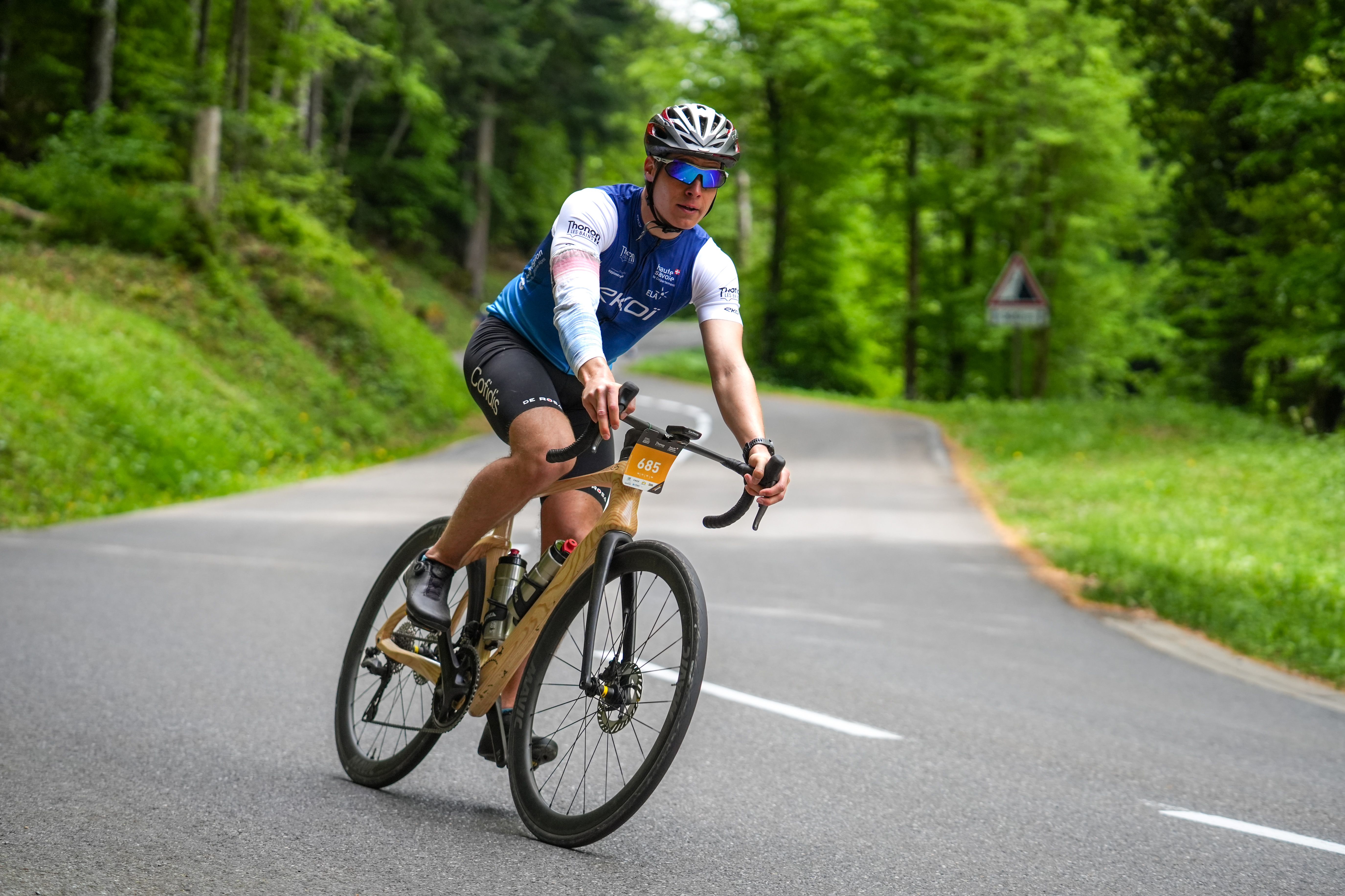 Antoine - Eco-adventurer on its GROOTY wooden bike