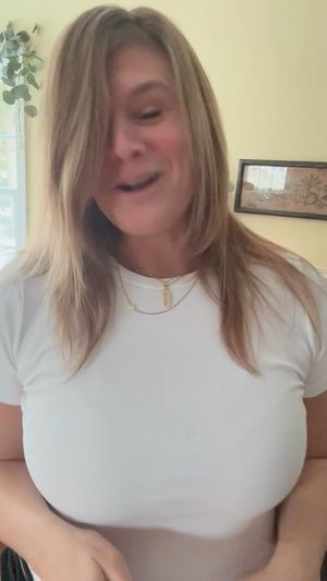 A t-shirt that stays in place?! YES!