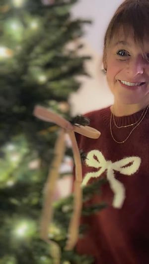 Perfect little accent for you trees or wreaths