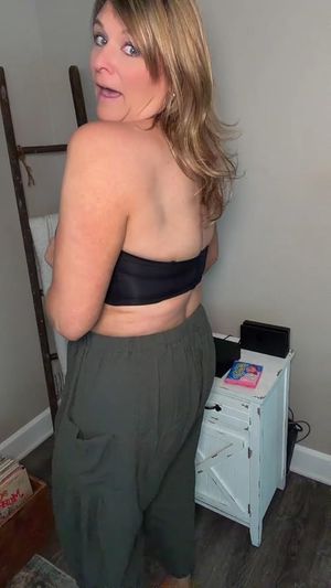 Perfect for busty girls! Stays in place!!