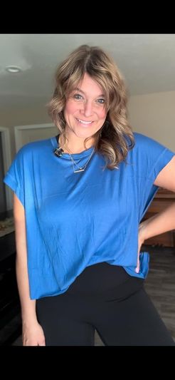 The perfect top for the cutest mom outfit!