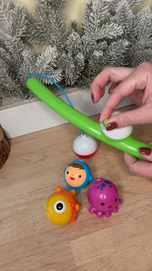 Dive into Fun with this Bath Fishing Toy Set