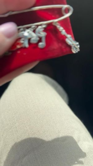 Charming brooch for musical fans!