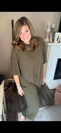 Dress up or down, this easy go to outfit is perfection!