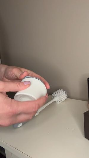 Clean bottles effectively with ease