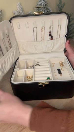 The perfect jewelry organizer for home and travel!