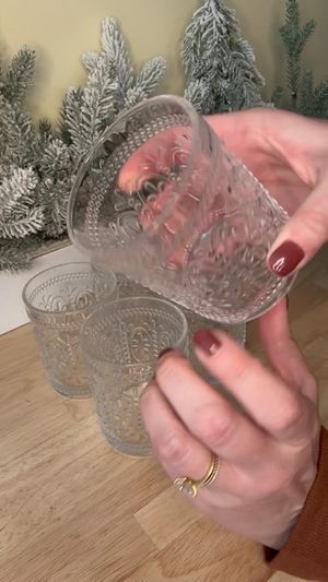 The perfect vintage looking glassware set