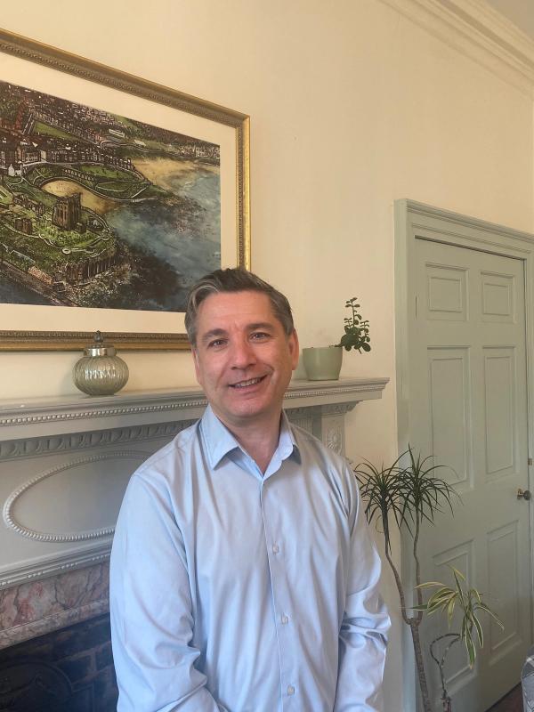 Dr Glenn Scott