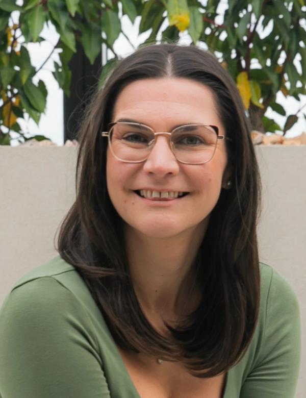 Portrait of Dr Leanne Harper
