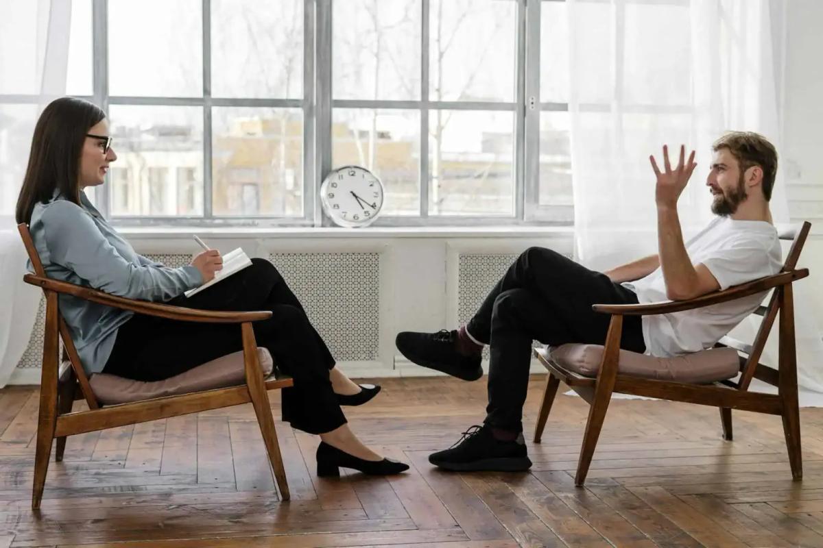 Two people choosing a therapist in Newcastle