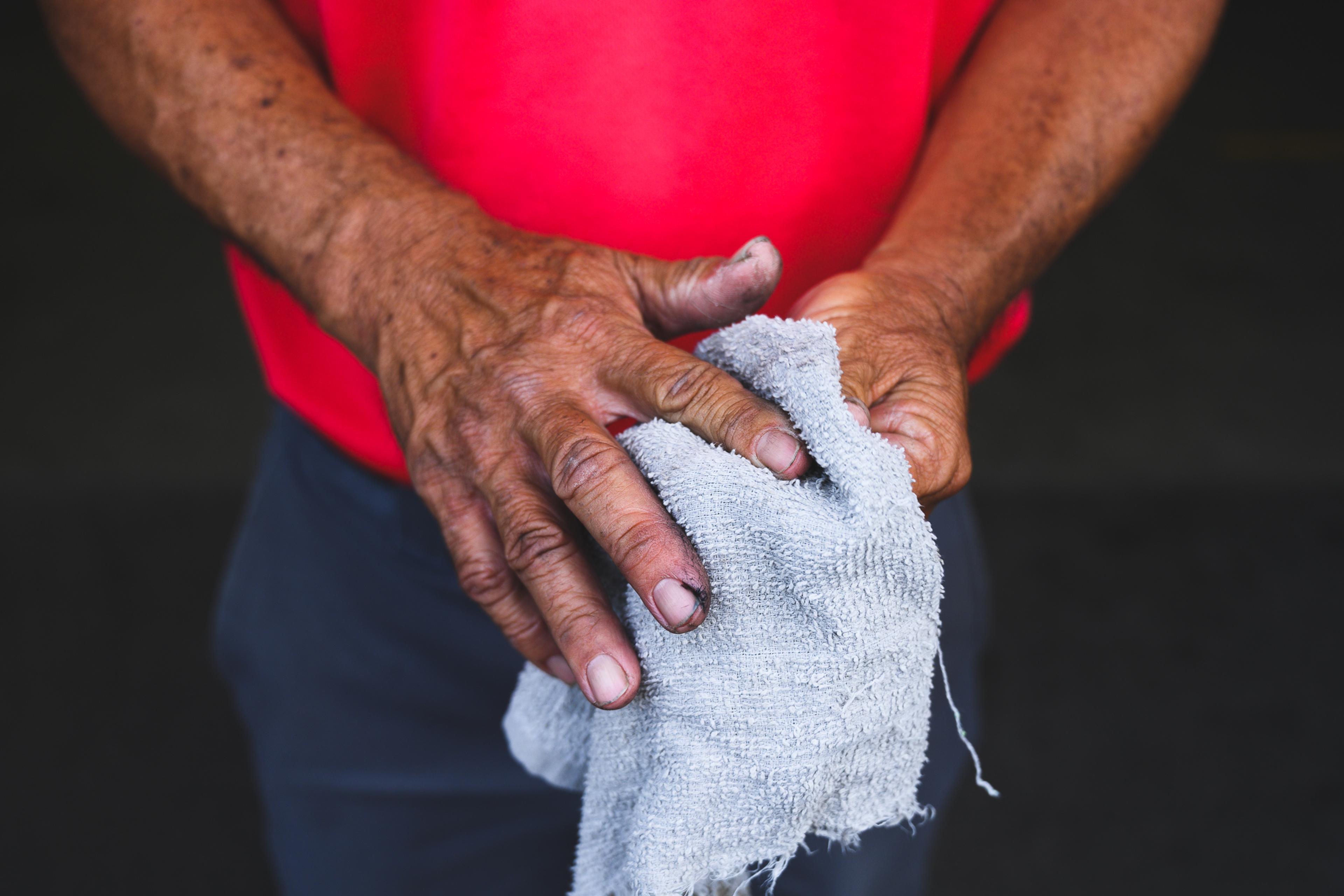 Video cover image shows entrepreneur Lia Young Hunt installing a light