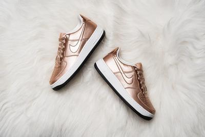 Nike Air Force 1 07 Wmns4