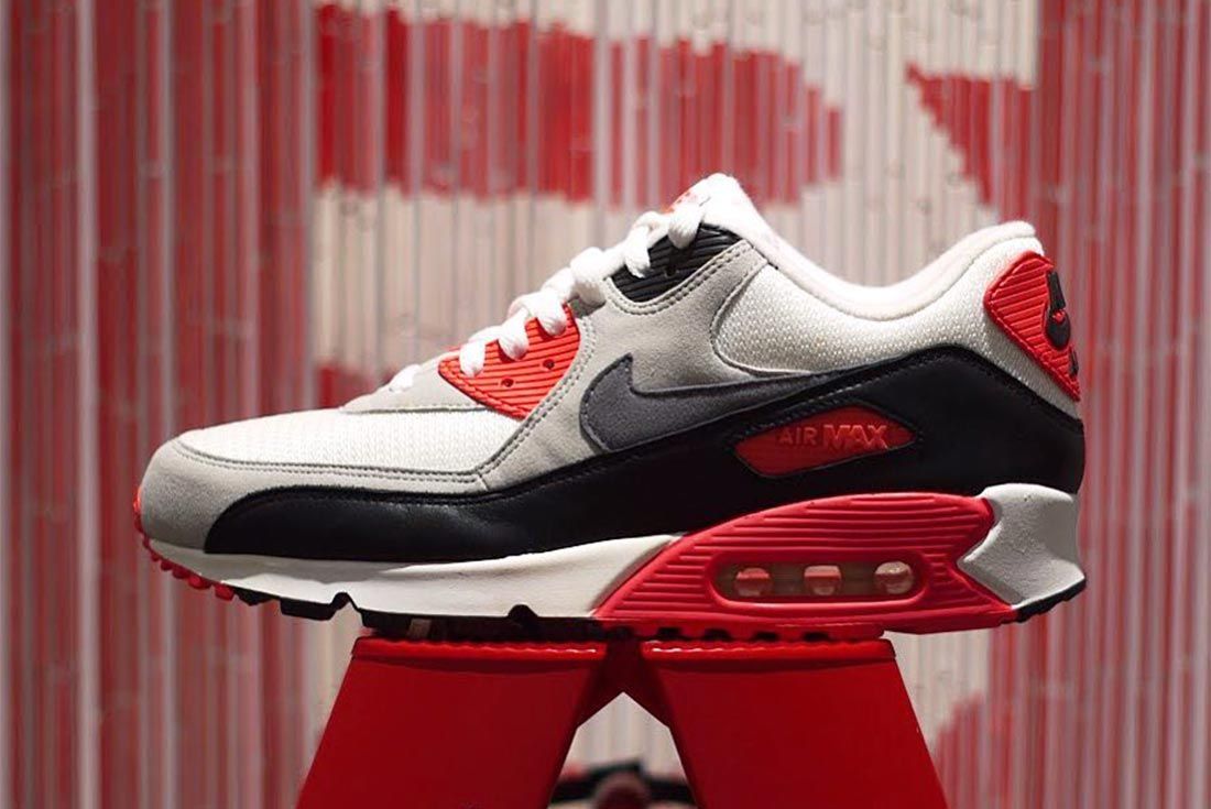 Nike Air Max 90 Infrared Lateral Side Shot