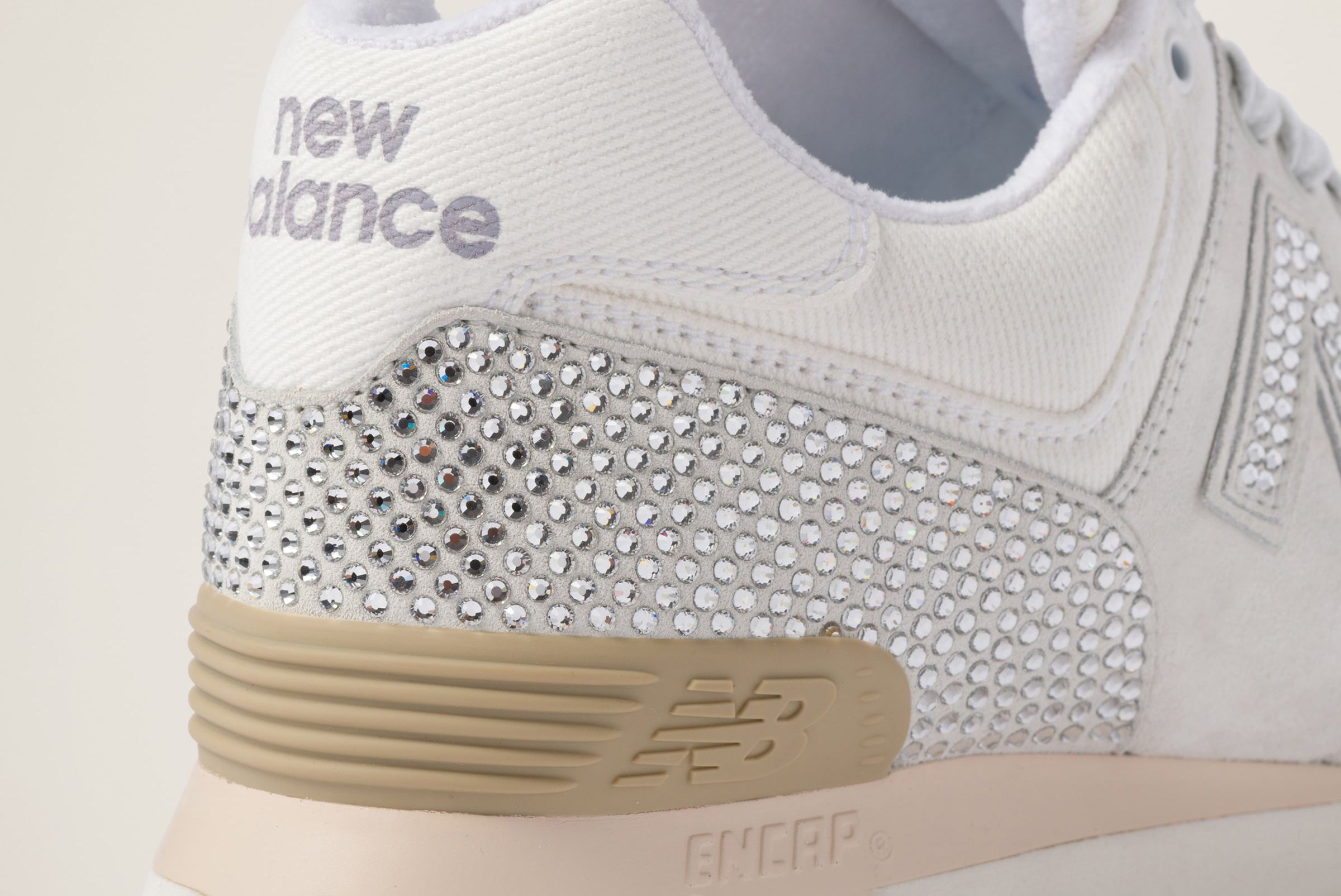 【MiuMiu】X New Balance 574 クリスタル スニーカー Would You Cop This $1690 Crystal-Embellished Miu Miu x New