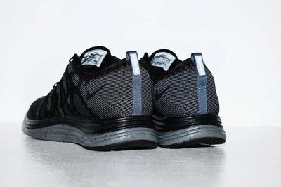 Supreme Nike Flyknit Lunar