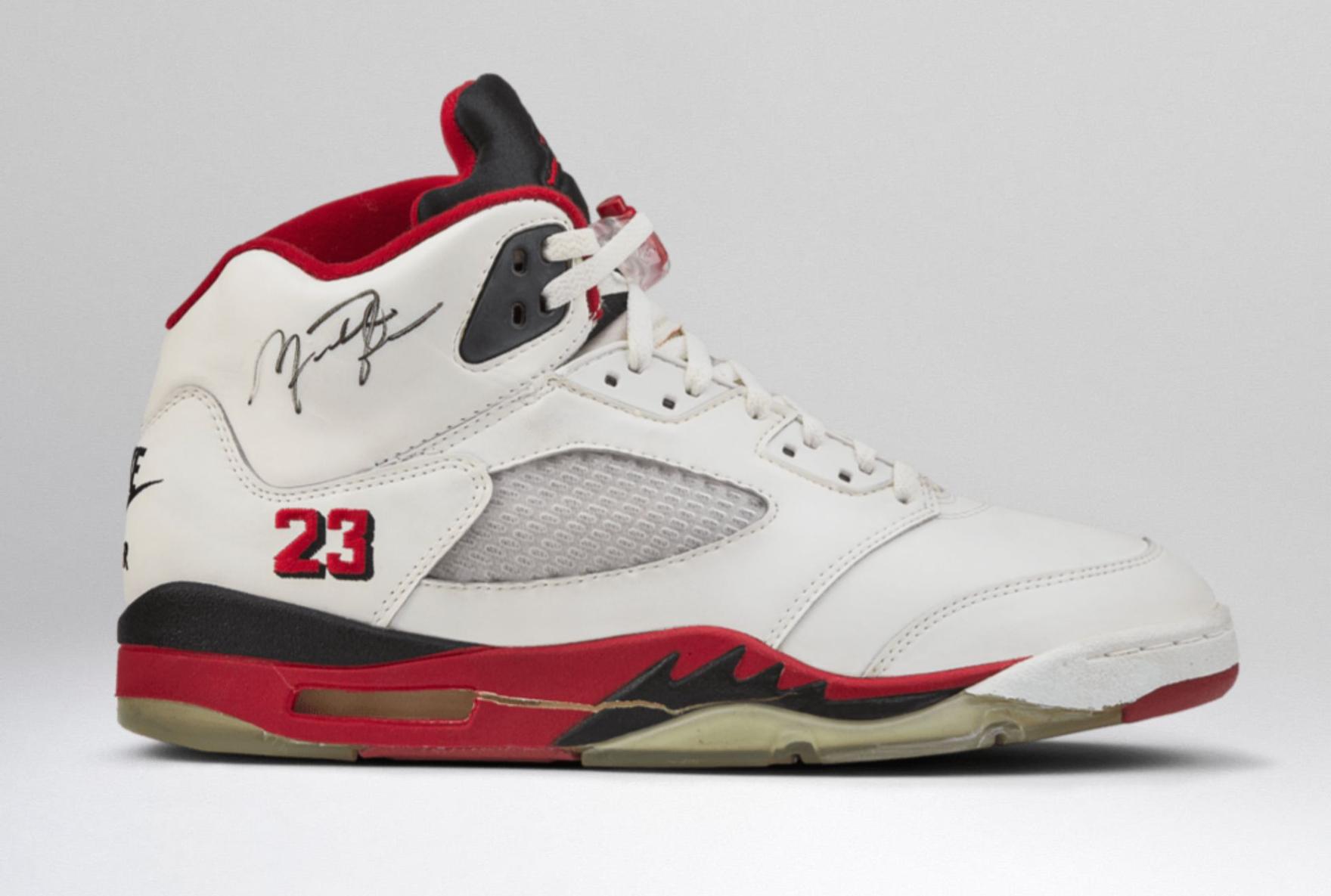 1990 Air jordan 5 Fire Red Signed by MJ