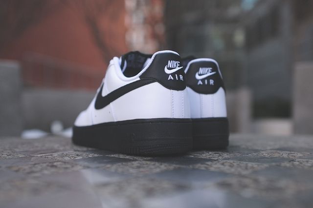 air force 1 low white black sole