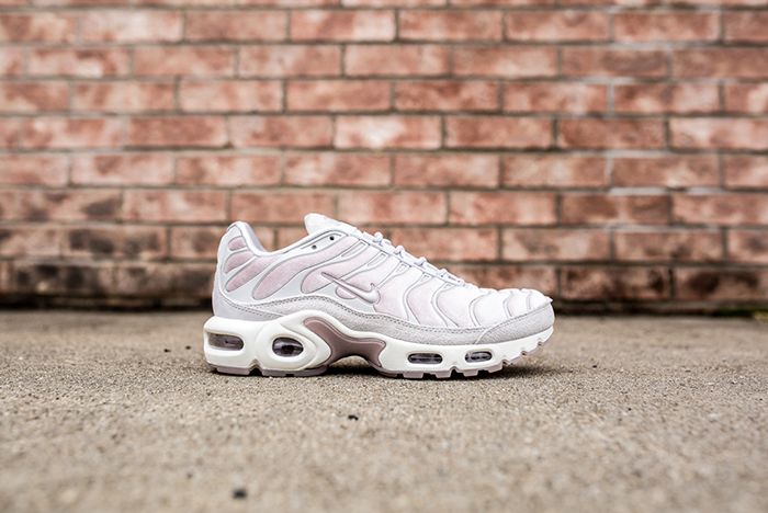 Nike Women's LX Adds TNs and to the Guest List Sneaker Freaker