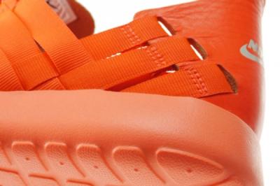 Nike Roshe Run Woven Total Crimson Heel 1